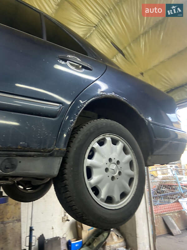 Седан Mercedes-Benz E-Class 1998 в Львове