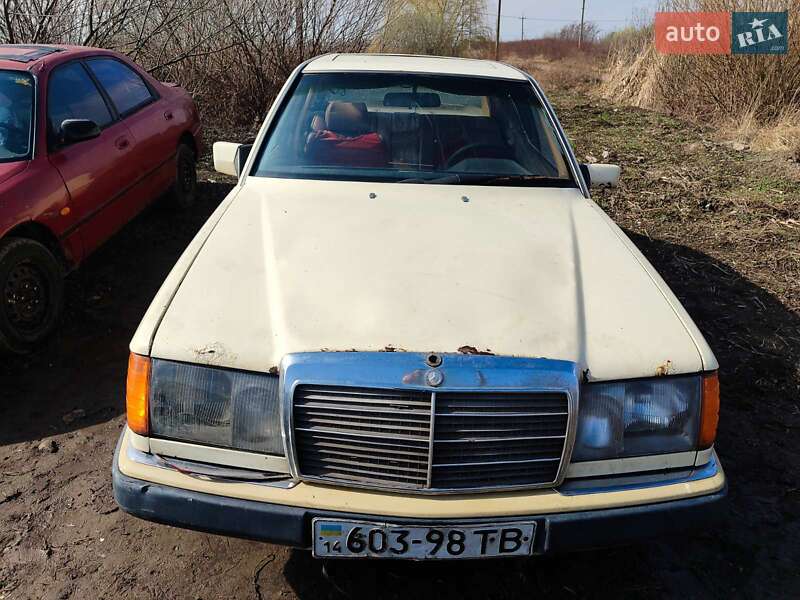 Седан Mercedes-Benz E-Class 1991 в 