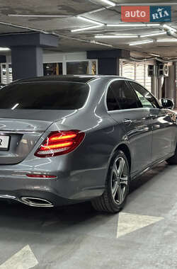 Седан Mercedes-Benz E-Class 2017 в 