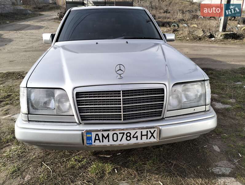 Седан Mercedes-Benz E-Class 1995 в 