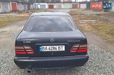 Седан Mercedes-Benz E-Class 2001 в 