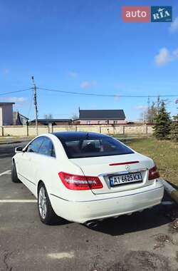 Купе Mercedes-Benz E-Class 2011 в 