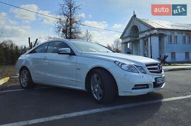 Купе Mercedes-Benz E-Class 2011 в 
