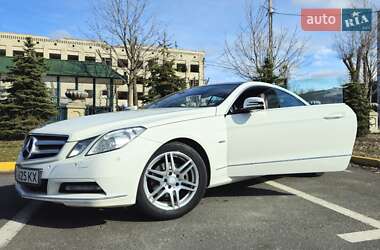 Купе Mercedes-Benz E-Class 2011 в 