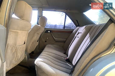 Седан Mercedes-Benz E-Class 1991 в 