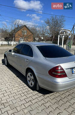 Седан Mercedes-Benz E-Class 2003 в  фото 6 Седан Mercedes-Benz E-Class 2003 в