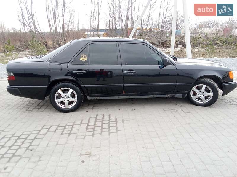 Седан Mercedes-Benz E-Class 1989 в 