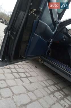 Седан Mercedes-Benz E-Class 1989 в 