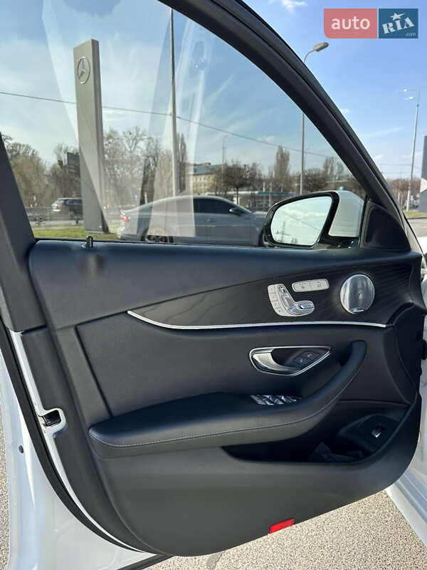 Седан Mercedes-Benz E-Class 2017 в Києві