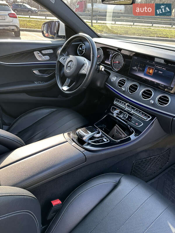Седан Mercedes-Benz E-Class 2017 в Києві