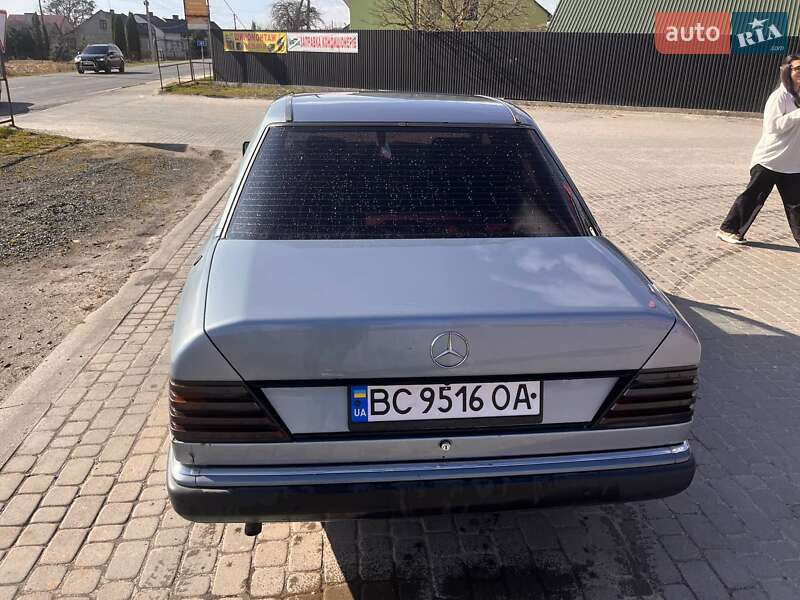 Седан Mercedes-Benz E-Class 1992 в Рава-Русской