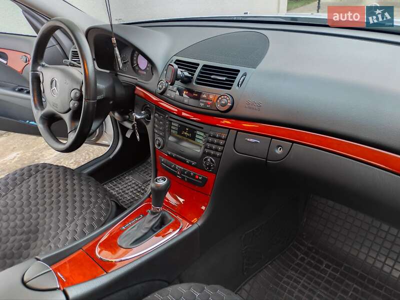 Седан Mercedes-Benz E-Class 2007 в Черновцах