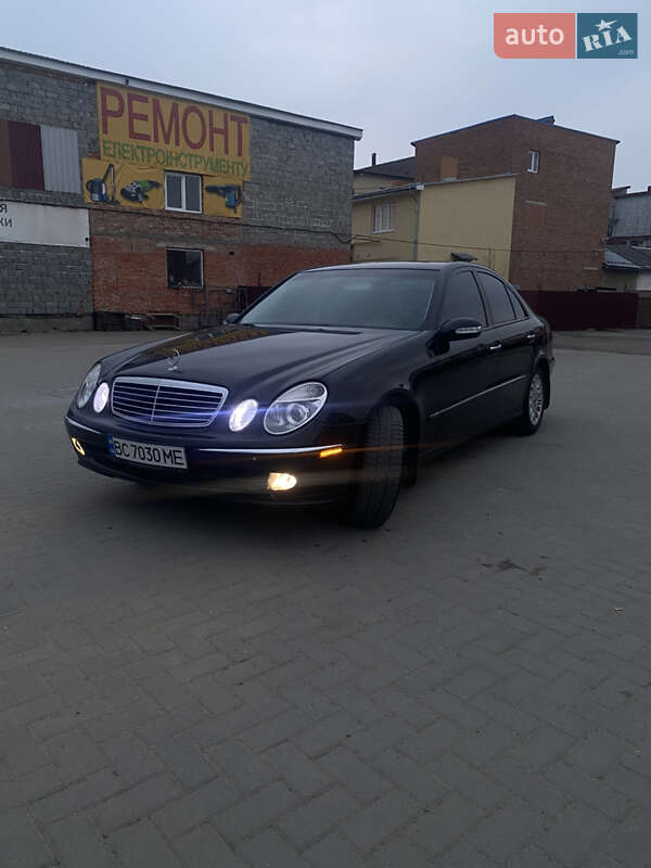 Седан Mercedes-Benz E-Class 2005 в Самборе