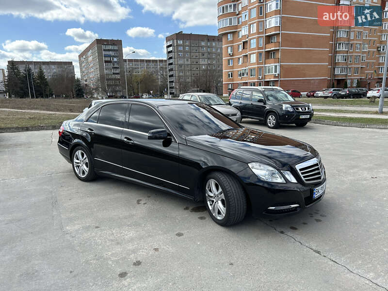 Седан Mercedes-Benz E-Class 2012 в Вараші