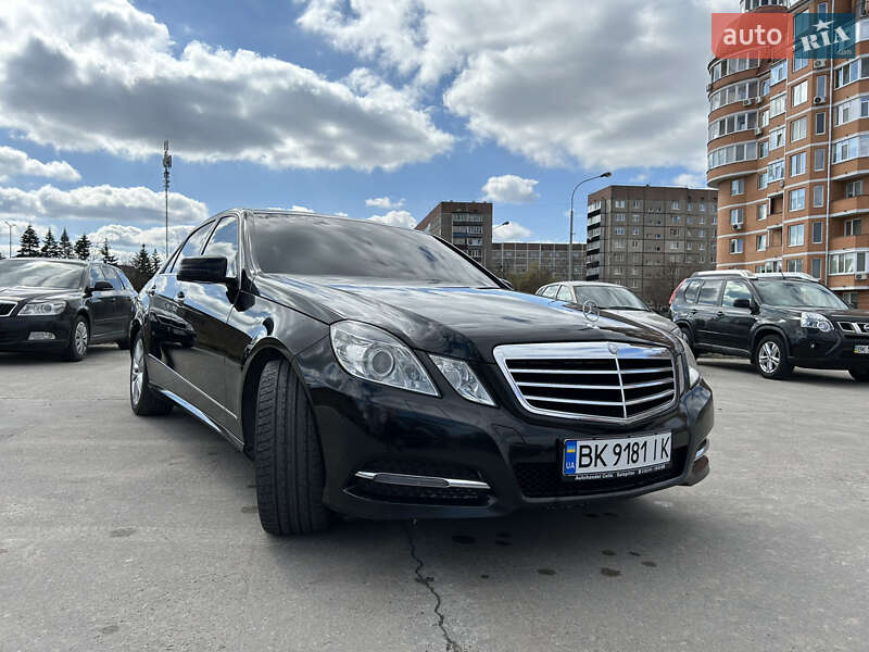 Седан Mercedes-Benz E-Class 2012 в Вараші