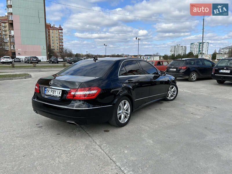 Седан Mercedes-Benz E-Class 2012 в Вараші