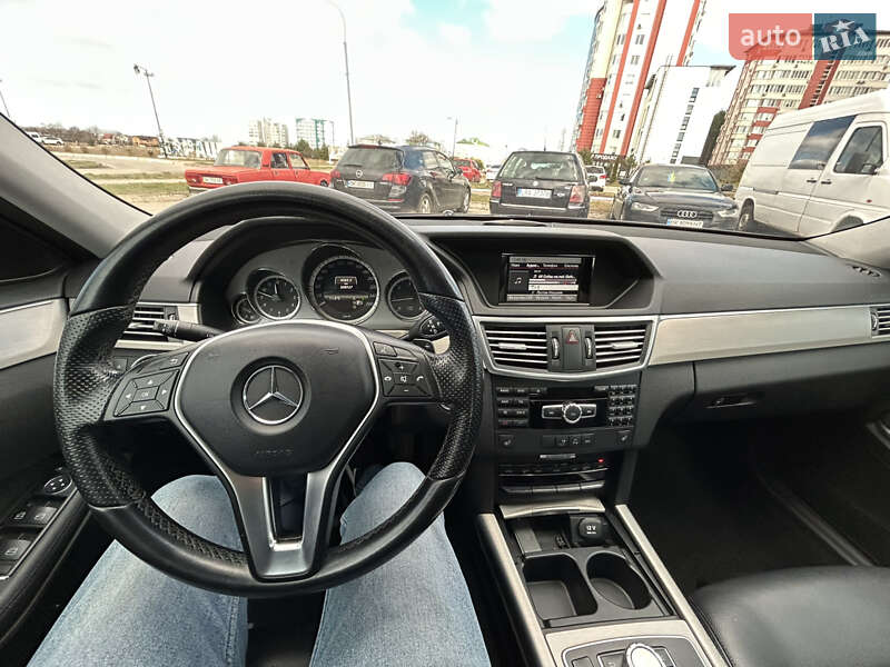 Седан Mercedes-Benz E-Class 2012 в Вараші
