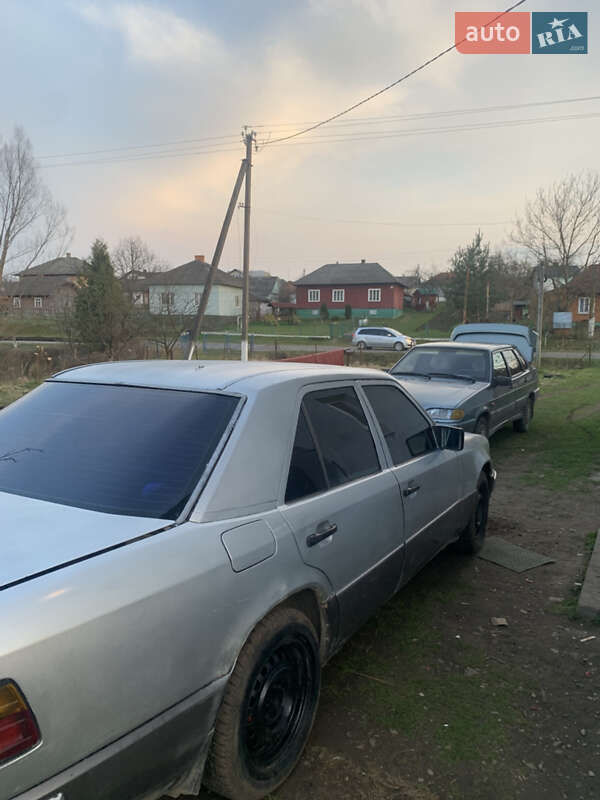 Седан Mercedes-Benz E-Class 1989 в Дрогобыче