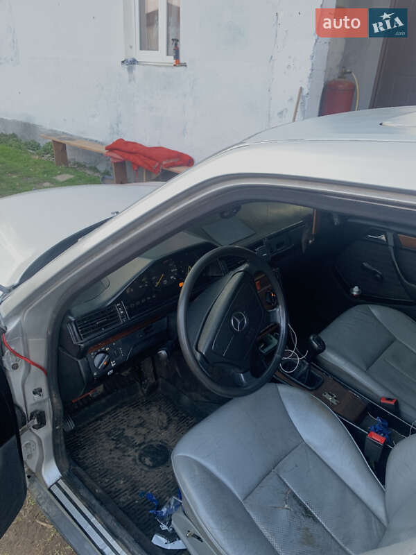 Седан Mercedes-Benz E-Class 1989 в Дрогобыче