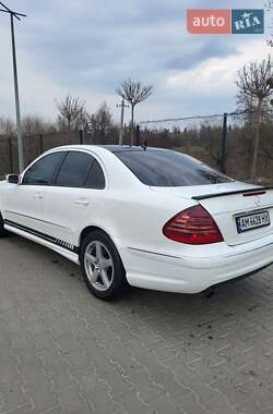 Седан Mercedes-Benz E-Class 2002 в 