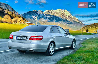 Седан Mercedes-Benz E-Class 2011 в 