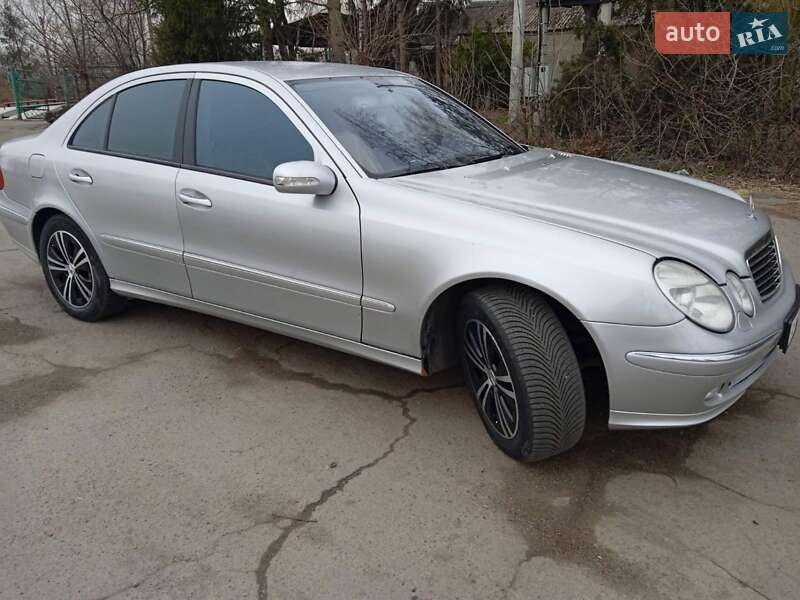 Седан Mercedes-Benz E-Class 2004 в Гайсину