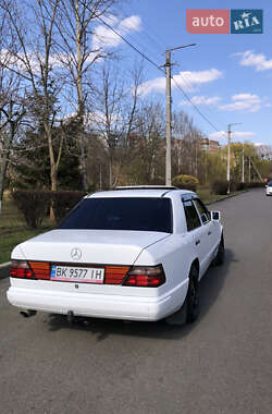 Седан Mercedes-Benz E-Class 1988 в 