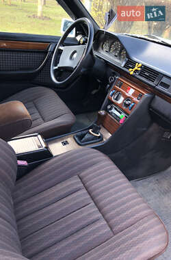 Седан Mercedes-Benz E-Class 1988 в 