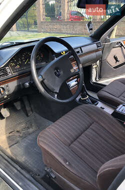 Седан Mercedes-Benz E-Class 1988 в 