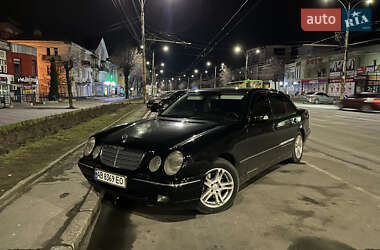 Седан Mercedes-Benz E-Class 2001 в 