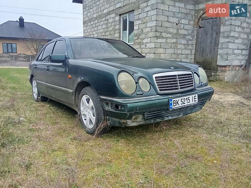 Седан Mercedes-Benz E-Class 1997 в Березному