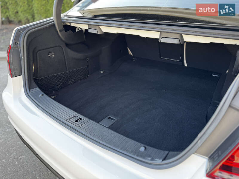 Седан Mercedes-Benz E-Class 2014 в Києві