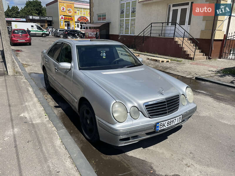 Седан Mercedes-Benz E-Class 2000 в Ровно