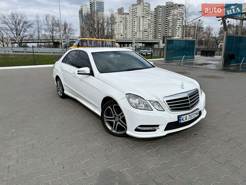 Седан Mercedes-Benz E-Class 2012 в Киеве