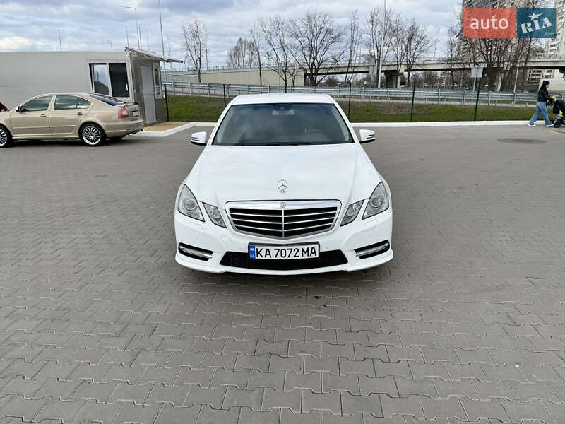 Седан Mercedes-Benz E-Class 2012 в Киеве