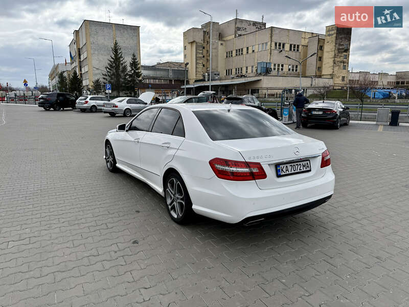 Седан Mercedes-Benz E-Class 2012 в Киеве