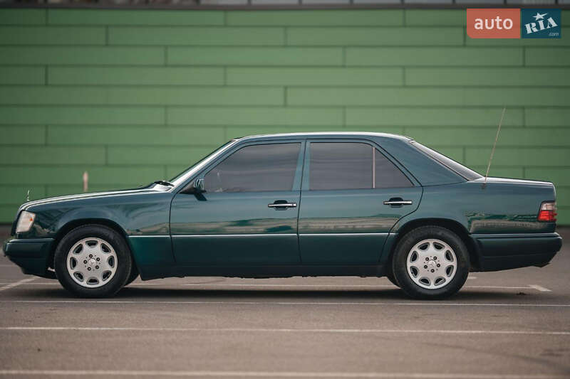 Седан Mercedes-Benz E-Class 1994 в 
