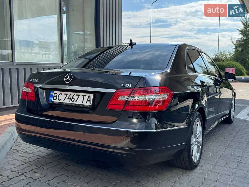 Седан Mercedes-Benz E-Class 2011 в Мостиске
