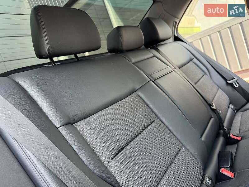 Седан Mercedes-Benz E-Class 2011 в Мостиске