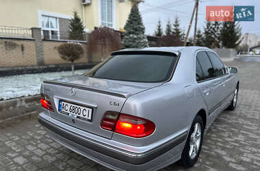 Седан Mercedes-Benz E-Class 2000 в 