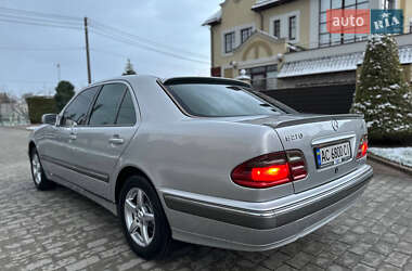 Седан Mercedes-Benz E-Class 2000 в 