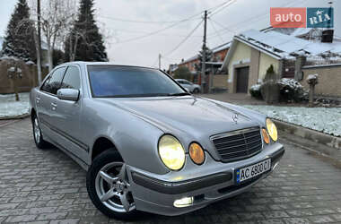 Седан Mercedes-Benz E-Class 2000 в 