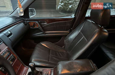 Седан Mercedes-Benz E-Class 2000 в 