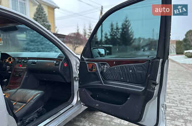 Седан Mercedes-Benz E-Class 2000 в 