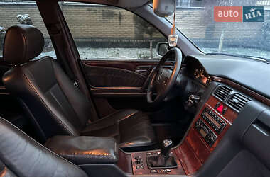 Седан Mercedes-Benz E-Class 2000 в 