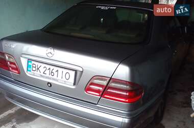 Седан Mercedes-Benz E-Class 2000 в 