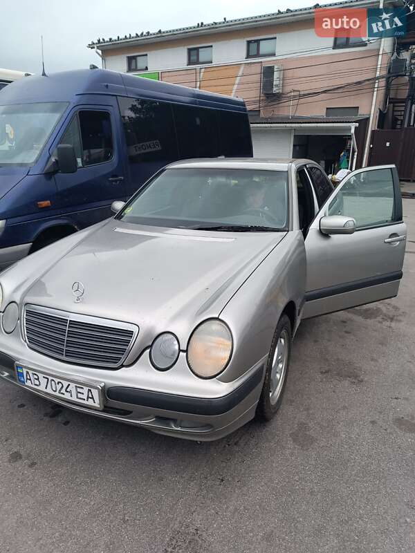 Седан Mercedes-Benz E-Class 1999 в 