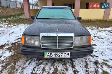 Седан Mercedes-Benz E-Class 1988 в Мурованых Куриловцах