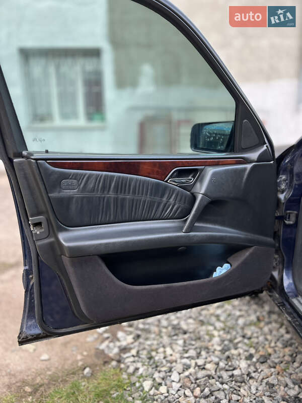 Седан Mercedes-Benz E-Class 1998 в Нежине