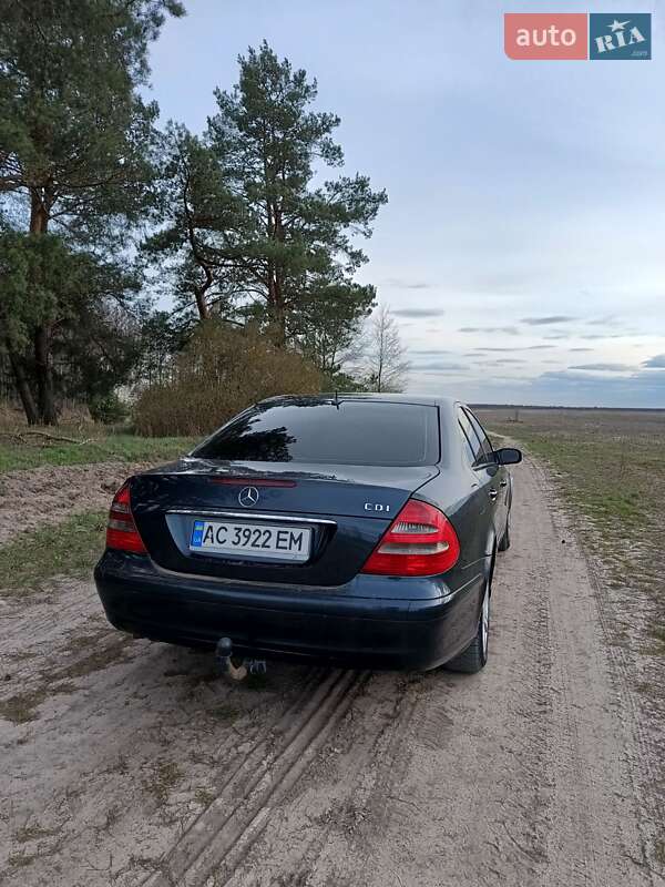 Седан Mercedes-Benz E-Class 2002 в Владимире